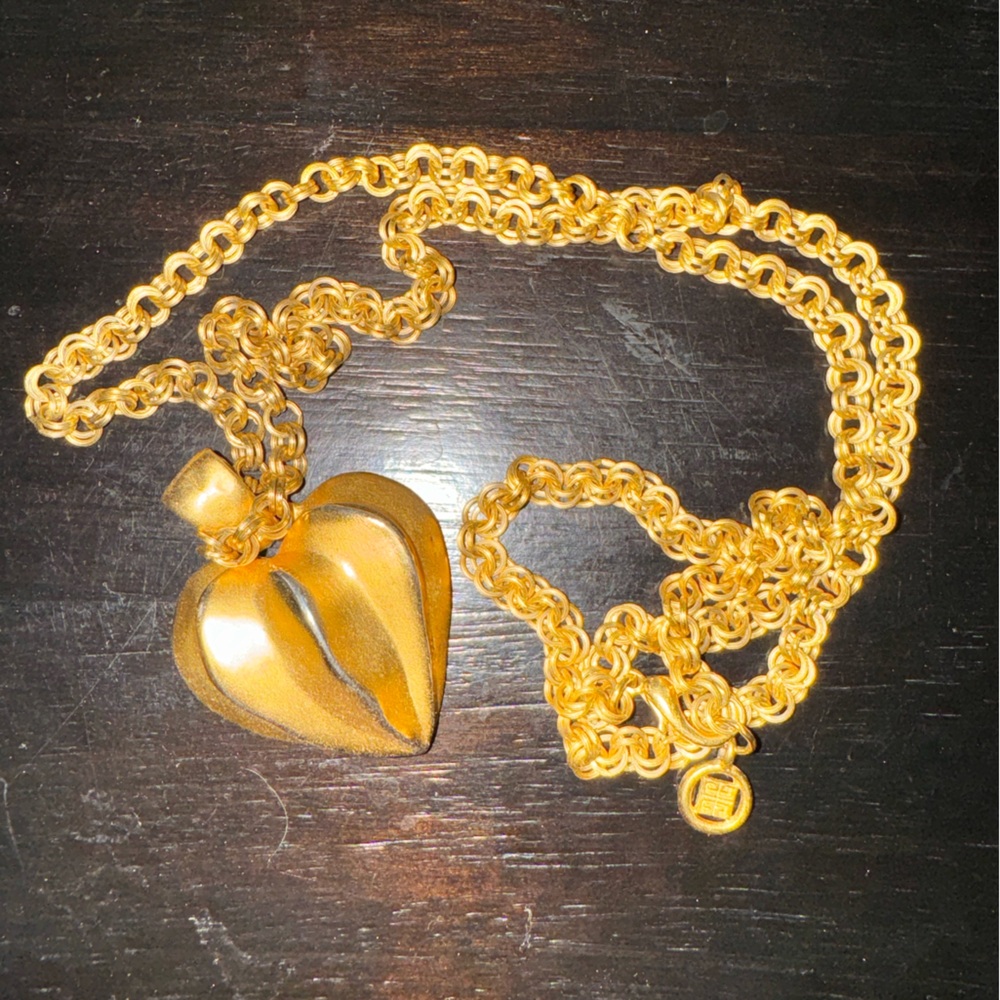 Givenchy vintage gold heart fashion necklace